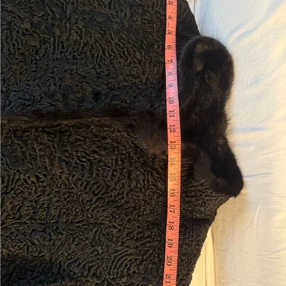 🆕 Elegant Black Genuine Fur Coat - Picture 10 of 13